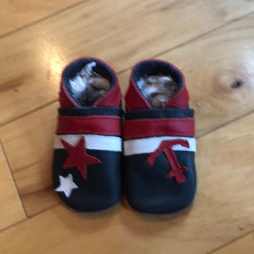 Boys Bobux shoes - Picture 2 of 4